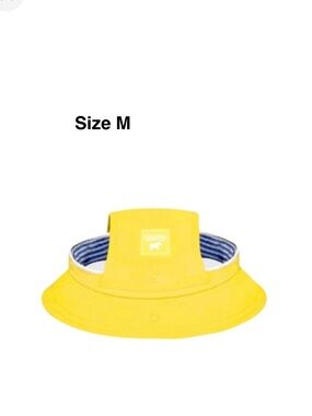 Canada Pooch Rain Hat Yellow Size M in excellent condition ⭐️⭐️⭐️⭐️